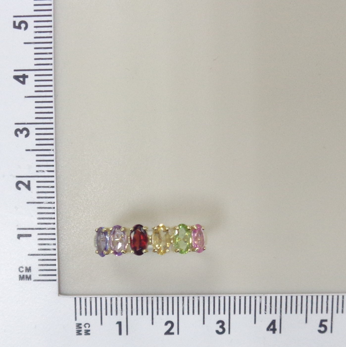 Кольцо из желтого золота с самоцветами